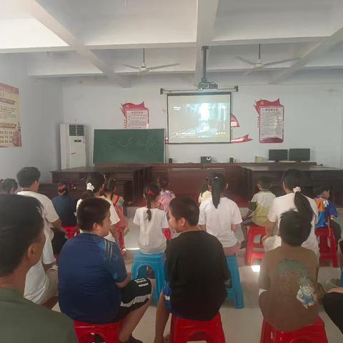 千秋社区“快乐星期天”组织观看纪录片《国家记忆》——《刘邓大军挺进大别山》第二集《站稳脚跟》