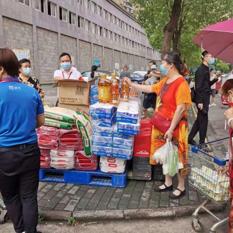 【五龙路店】中百邻里购拉新商品进社区