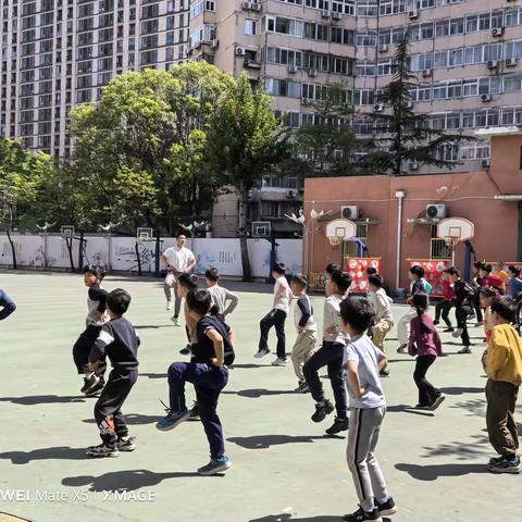 白家庄小学本部南校开展体育学科教学研讨活动 聚焦新课标，共研体育教学新方向！
