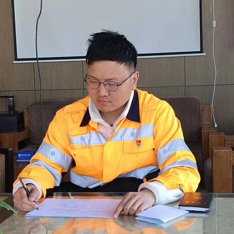 换轨一车间综合党支部3月份党员大会