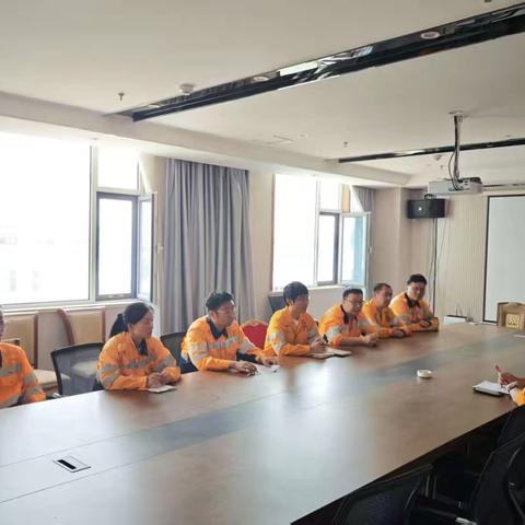 换轨一车间综合党支部6月份党员大会