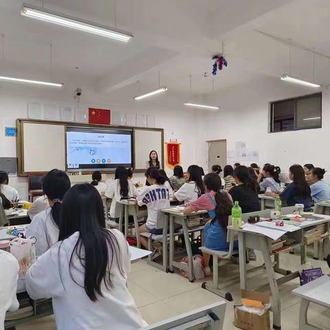幼教大专36班班会主题“三防教育常抓不懈，安全隐患降到最低”。
