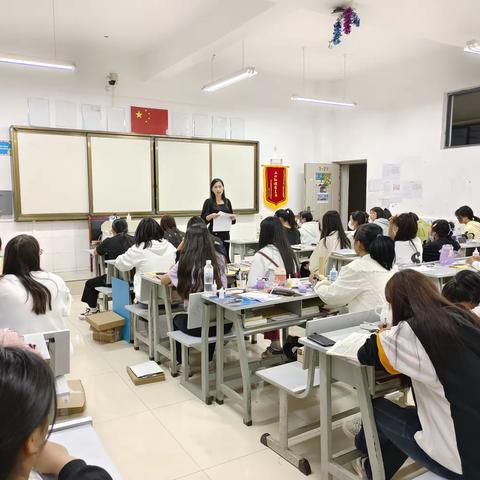 幼教大专36班班会主题：“站好学期最后一周岗，守好安全底线排隐患”。