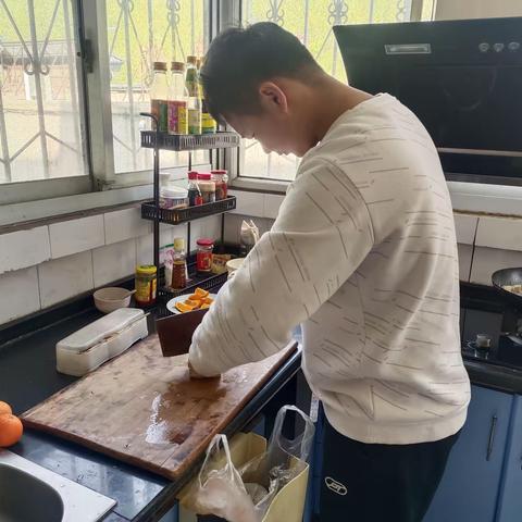 沁园中学八年级24班赵艺博组家庭劳动实践活动掠影