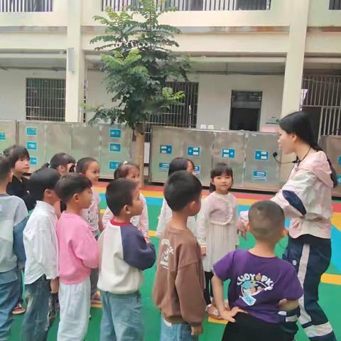 以儿童画为载体探索幼儿内心世界——《造高楼》