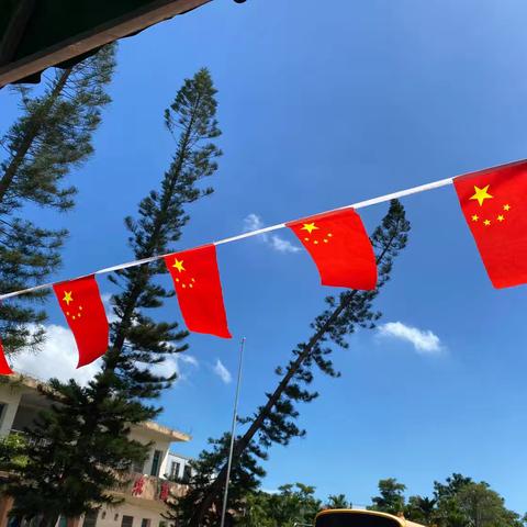 以儿童画为载体探索幼儿内心世界——《9.3阅兵仪式》