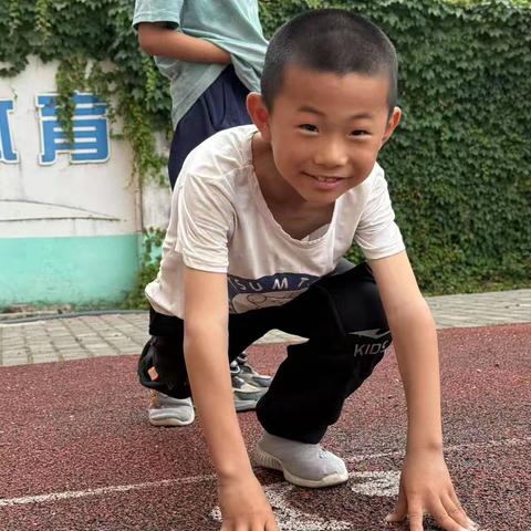 象形小学一二年级跑步比赛活动纪实
