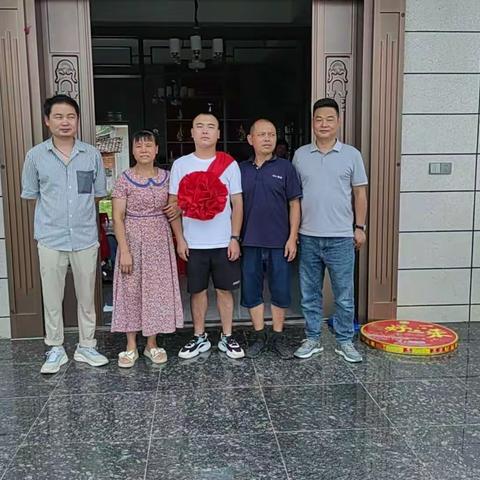 送兵入伍踏征程，投笔从戎为人民