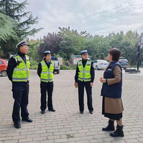 斗门街道下泉社区开展道路交通安全文明宣传活动