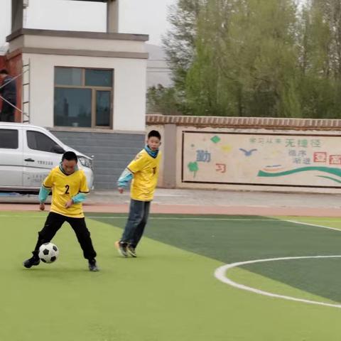 绿茵逐梦，少年锋芒