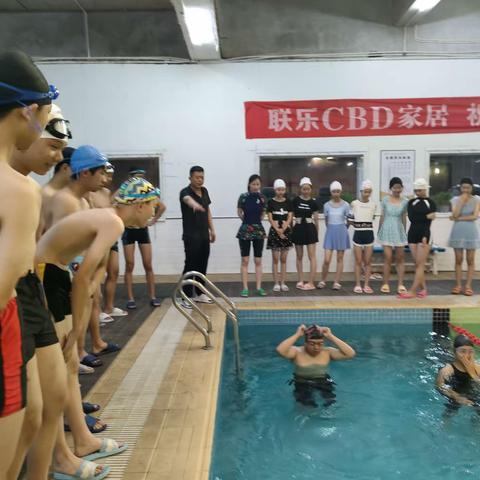 宜城市汉江中学开展防溺水之水中遇险会自救的生命安全教育实操课