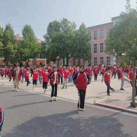 关爱学生幸福成长|  南东坊镇中心校育才小学阳光大课间，活力满校园