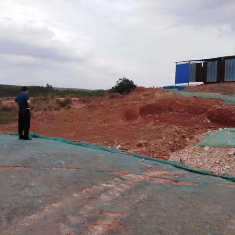 县工信服务中心到博厚镇工业企业开展改善大气环境专项检查工作