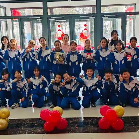 二十三糖瓜粘，二十四扫房子，新年前奏多，干活乐呵呵！--建新学校五年级劳动创造美好生活