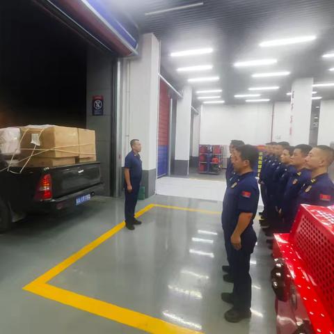 华清东路消防救援站组织开展水域救援装备检查