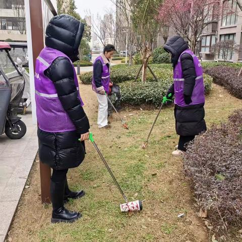 翟庄街道范庄社区开展“扮靓家园迎新春，洁净社区过大年”环境整治大扫除活动