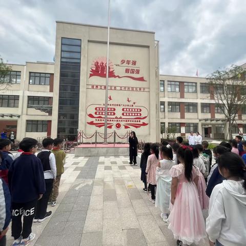 “防震演练，安全相伴”——滦镇街道新区小学防震演练活动记实