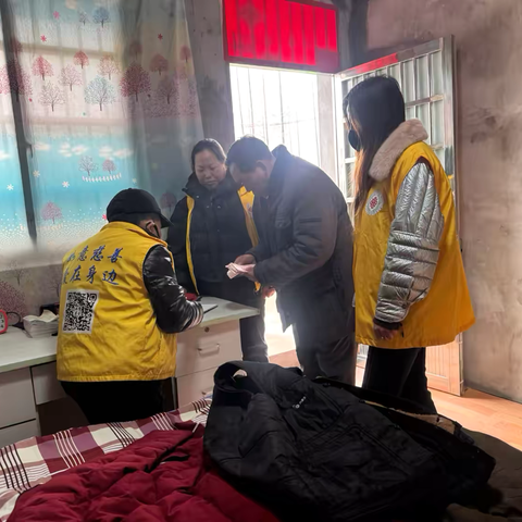万善丹阳、万人帮万户//如意慈善所属新桥志愿者献爱屈某某家庭