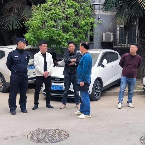 筑牢安全防线‖白家口兴苑社区联合民警整治小区电动车上楼问题