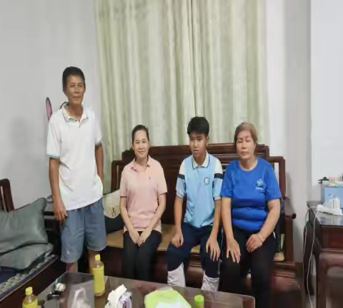 【万名教师访万家】—用家访搭建关爱与共育的桥梁