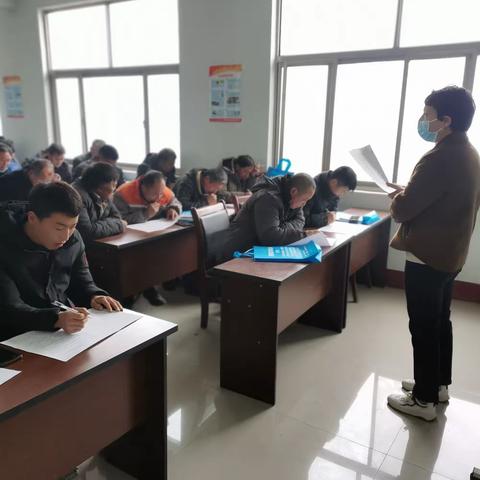 东明县农业机械服务中心组织农机手培训，促进机械强农