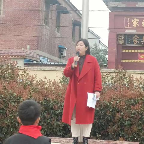 团结友爱，共建和谐校园——高平十小“伙伴互助，共同成长”主题升旗仪式