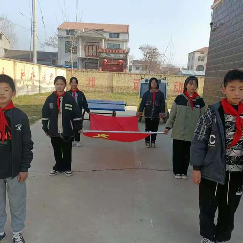 守护安全，生命如花——高平十小“安全教育日”主题升旗仪式
