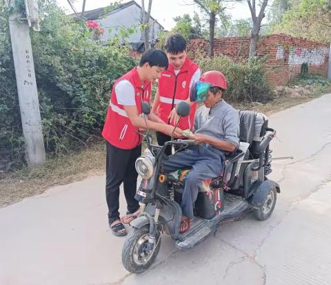 四更镇网格员持续开展防范养老诈骗宣传活动