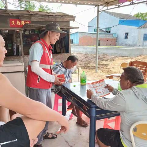 四更镇网格员开展反走私宣传活动