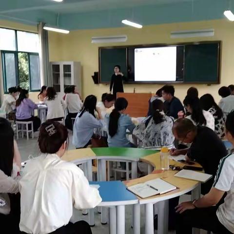 “提升心育能力  我们在行动”息县三中第二期第四次线下绘画心理培训