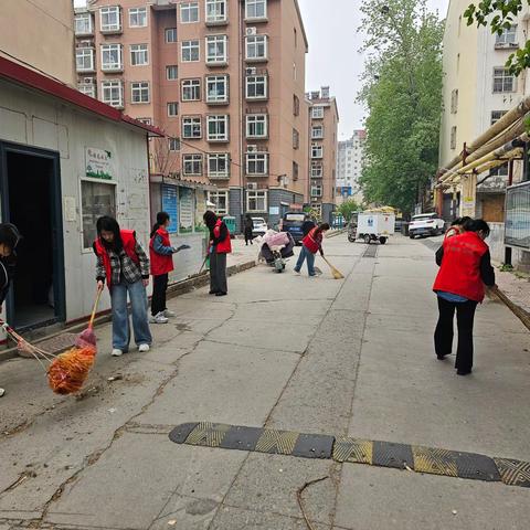 “分类汇聚文明源 环保点亮绿色园”—垃圾分类宣传卫生整治活动