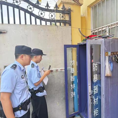 白杨派出所走进学校进行消防安全检查