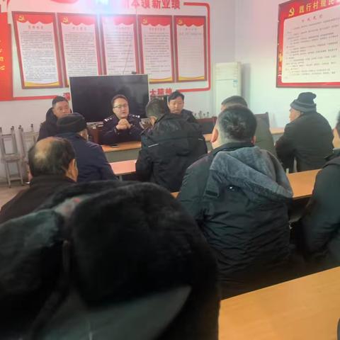 白杨派出所消防安全培训进村委会活动