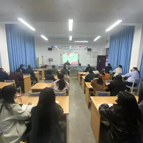 白杨派出所民警深入辖区学校，为教师开展消防安全知识培训