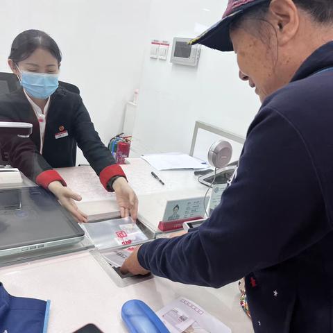 中信银行济南龙奥支行开展零钱包兑换活动