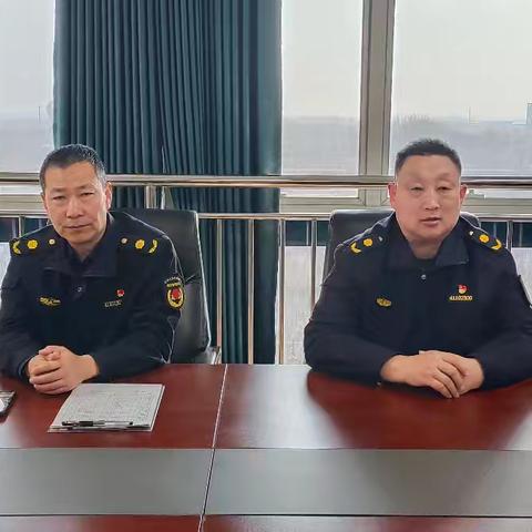 城管综合执法大队新城区支部召开党员大会