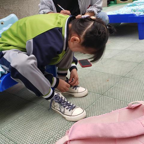 自理小能手.快乐显身手——龙游香格里拉幼儿园自理能力比赛