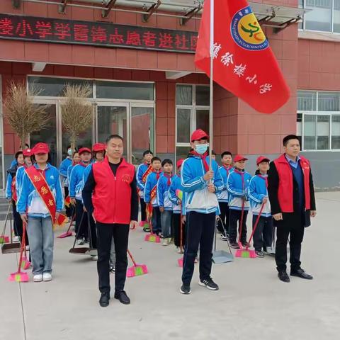 学习二十大，永远跟党走—— 曹县王集镇徐楼小学少先队员进社区志愿服务活动。