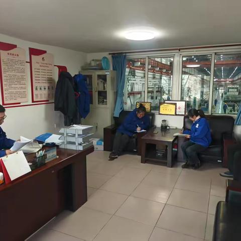 506车间党支部丰富学习知识，增强党性意识