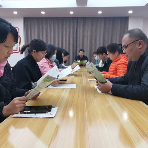 海天社区向辖区内居民传递人才绿卡政策