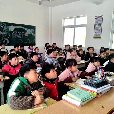 四铺中心学校惠家小学组织全体师生观看“消防安全直播公开课”