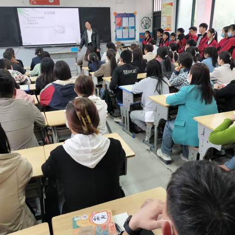 家校共育、健康成长———六二班家长会