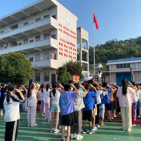 红领巾心向党 争做新时代好队员——韶山市清溪镇如意学校“十一三”建队日活动暨新队员入队仪式