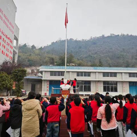 灵蛇起舞迎新季 童心筑梦启华章——清溪镇如意学校2025年上学期开学典礼
