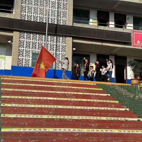 赵村三小举行新少先队员入队仪式