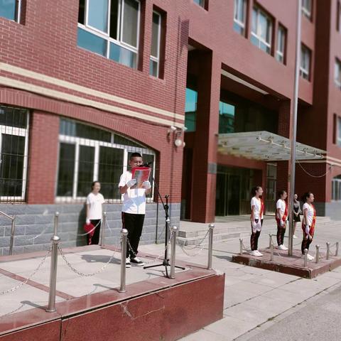 （34中学）“拒绝早恋    珍惜青春”主题升旗仪式