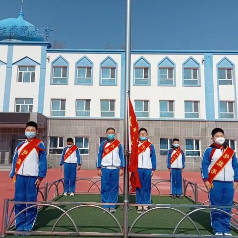 依兰县回族希望小学“把握诚信、把握明天”主题升旗仪式