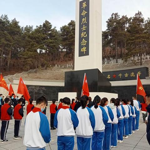“缅怀革命先烈，弘扬先辈精神”清明节主题升旗仪式、扫墓活动