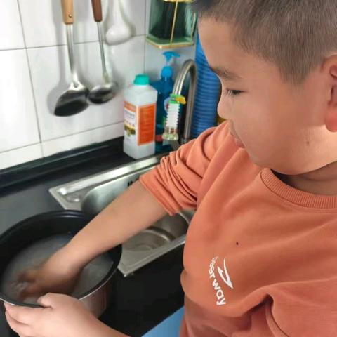 依兰县回族希望小学“劳动润童心”主题劳动实践活动