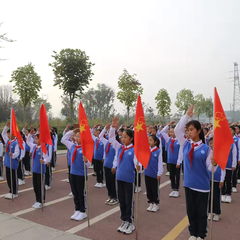 “铭记是为了更好前行”——杨根思小学举行烈士纪念日主题教育活动